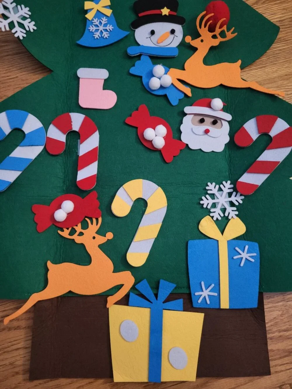 Felt Christmas Teee with Decorations